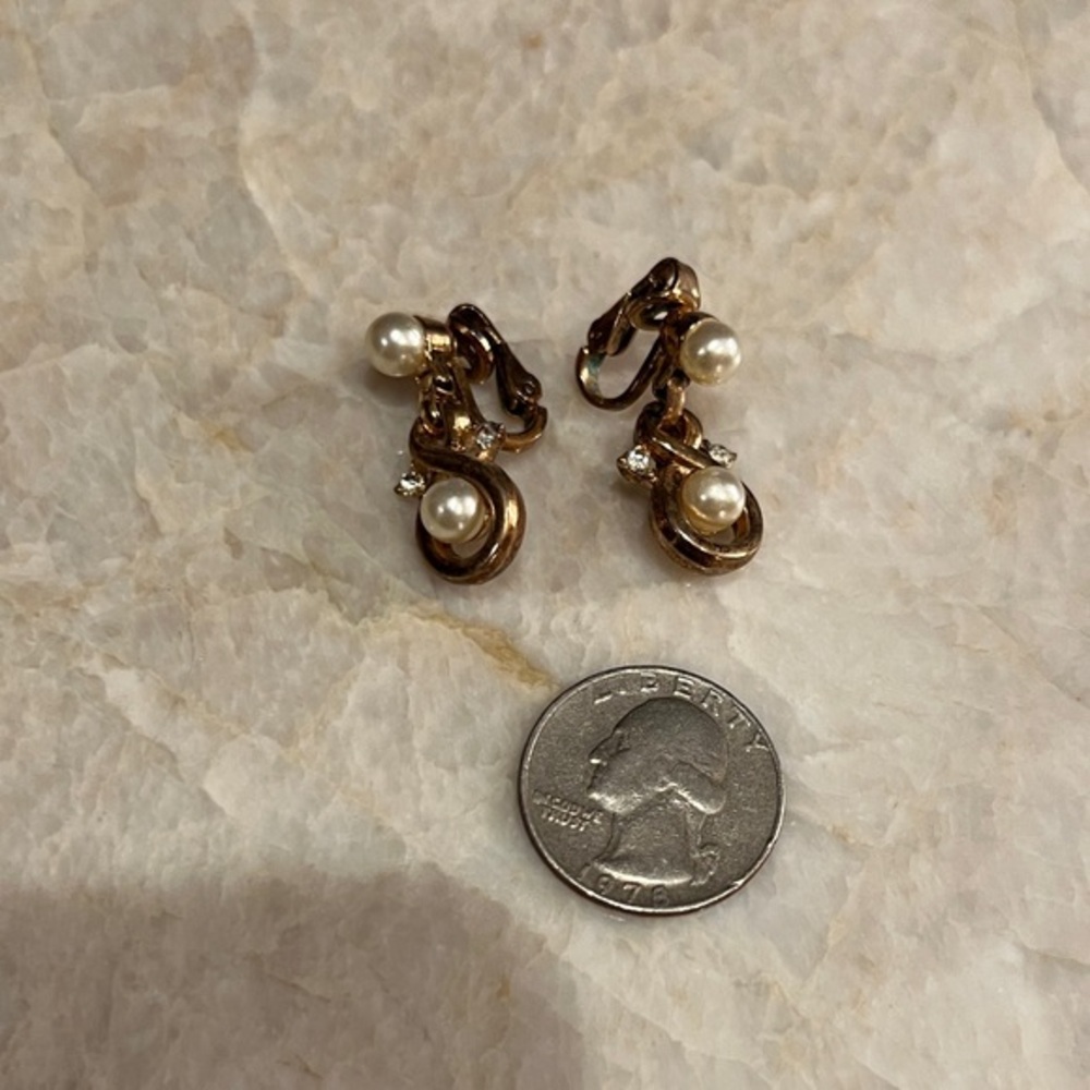 Elegant Gold Pearl Clip On Earrings